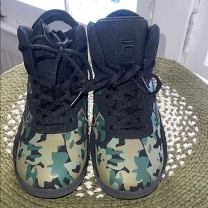 Fila: youth camo high tops -size 3